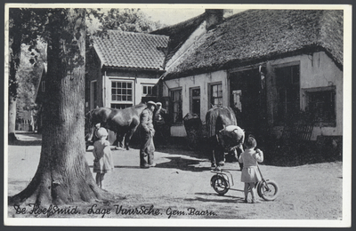 17434 Gezicht op de hoefsmederij te Lage Vuursche (gemeente Baarn).